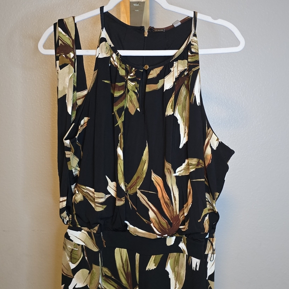 T Tahari Black and Brown Leaf Print Jumpsuit. Size L. nwt. - Picture 5 of 9